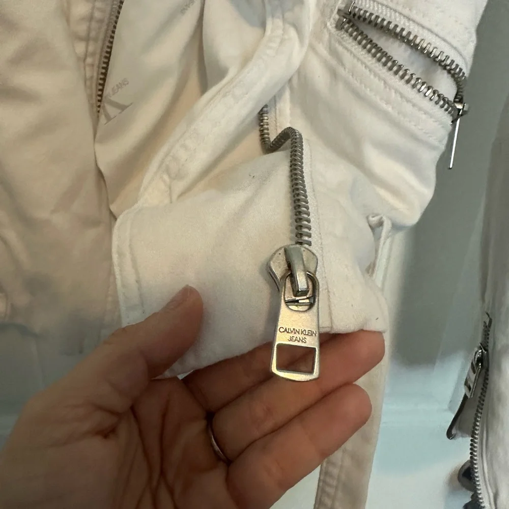 Calvin Klein Jeans Cropped White Moto Jacket, size M - Picture 8 of 13